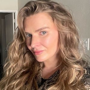 Meet your Posher, Brittney sue